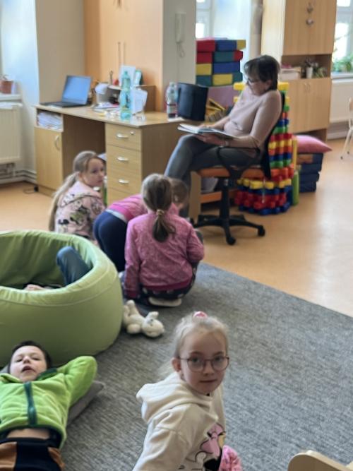 ŠD - babičky čtou pohádky